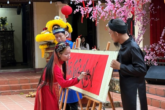 Gieo duyên chữ những ngày đầu Xuân