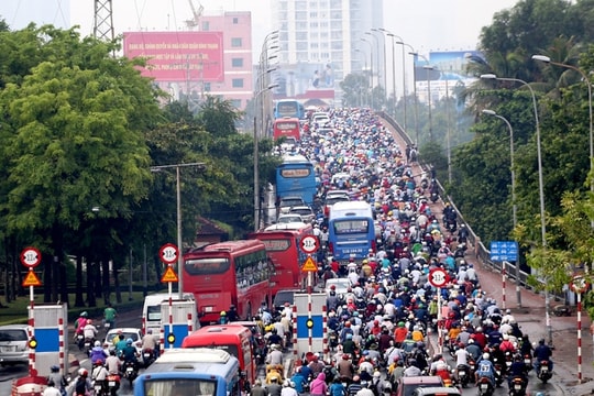 Thủ tướng yêu cầu tăng cường bảo đảm trật tự, an toàn giao thông