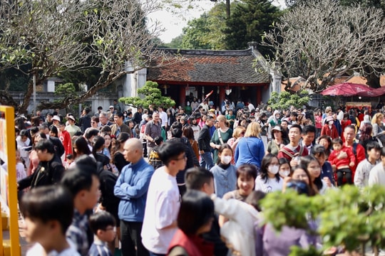 Hà Nội lập kỷ lục đón khách du lịch dịp Tết 2026