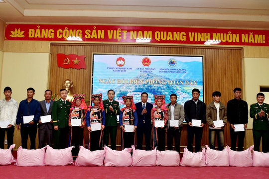 Vùng biên Lai Châu rộn rã ngày hội Biên phòng