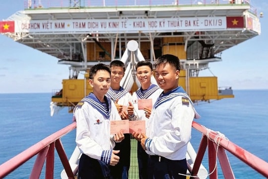 Hoàn thành công tác bầu cử sớm tại nơi xa nhất trên thềm lục địa phía Nam của Tổ quốc