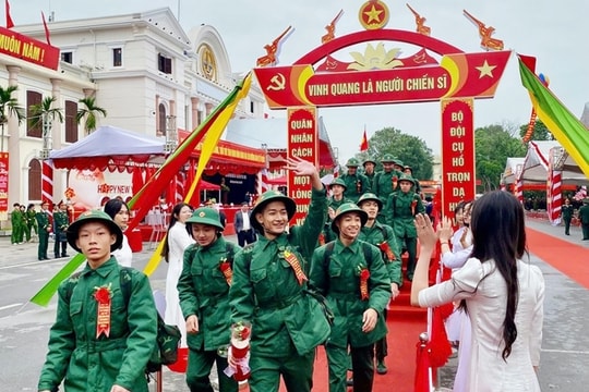 Thanh niên Ninh Bình nô nức lên đường tòng quân