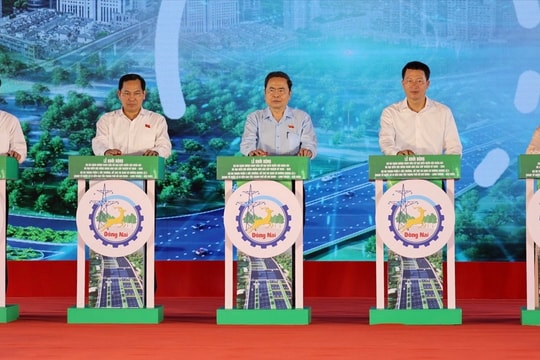 Chủ tịch Quốc hội dự khởi động dự án chào mừng ngày bầu cử