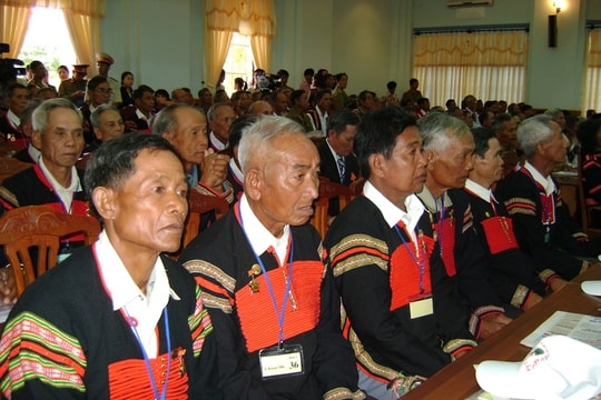 Đề xuất tiêu chí lựa chọn và chính sách với Người có uy tín trong đồng bào DTTS