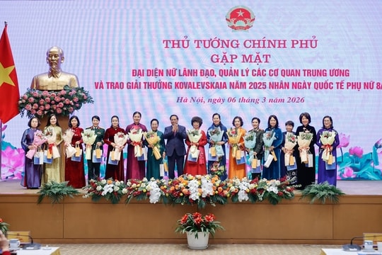 Thủ tướng: Phụ nữ Việt Nam vượt qua chính mình, trở thành lực lượng nòng cốt, nhân tố kiến tạo tiến trình đổi mới và phát triển
