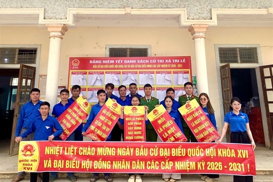 Đồng bào các dân tộc ở Bắc Trung Bộ vui mừng trước ngày hội non sông