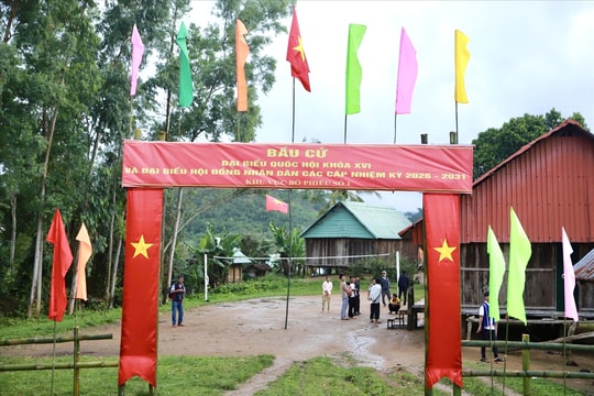 Bầu cử sớm ở ngôi làng trên đỉnh núi Konhlon