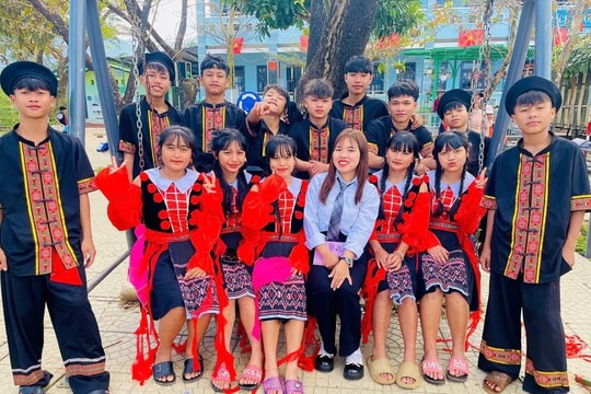 Khát vọng nâng bước học sinh vùng cao của hai cô giáo người Xơ Đăng