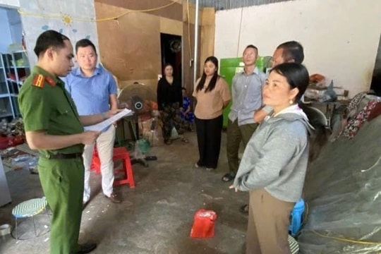 Khởi tố đối tượng hái cây rừng tự chế thuốc Nam rồi rao bán trên mạng