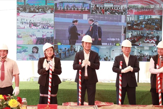 Thắp sáng tương lai cho học sinh vùng biên giới