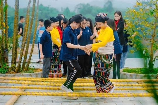 Du lịch cộng đồng "đánh thức" bản làng vùng cao xứ Thanh