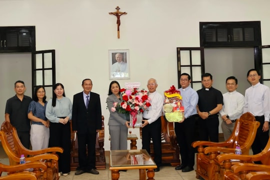 Lãnh đạo Ủy ban MTTQ tỉnh Khánh Hòa thăm các cơ sở Công giáo, Tin lành nhân dịp Lễ Phục sinh
