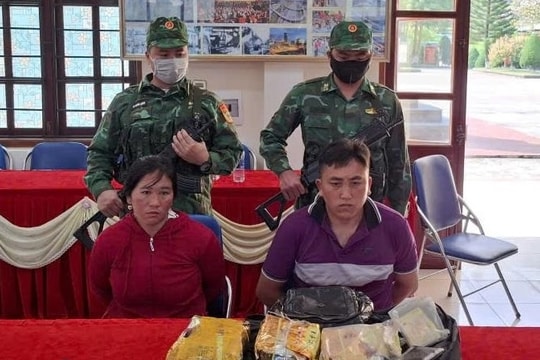 Bắt 2 đối tượng, thu giữ gần 3 kg ma túy đá