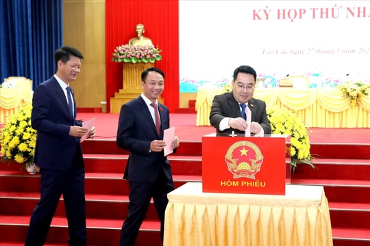 Ông Hoàng Giang được bầu giữ chức Chủ tịch HĐND tỉnh Lào Cai