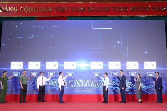 Thanh Hóa: Kiosk thông minh cho phép người dân thực hiện nhiều thủ tục hành chính chỉ trong vài phút