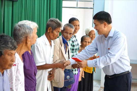 Đoàn công tác của Ủy ban Thường vụ Quốc hội chúc Tết Chôl Chnăm Thmây đồng bào Khmer tại Cần Thơ