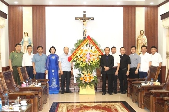 Lãnh đạo tỉnh Thanh Hóa thăm, chúc mừng các tổ chức tôn giáo nhân dịp lễ Phục sinh 2026