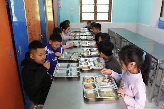 Tháo gỡ điểm nghẽn trong chính sách hỗ trợ trẻ em vùng khó khăn