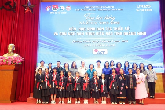180 suất học bổng trao cho học sinh DTTS và con ngư dân tại Đặc khu Vân Đồn