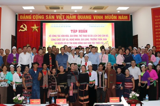 Nâng cao năng lực cán bộ văn hóa cơ sở vùng DTTS
