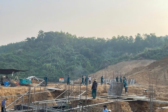 Bộ đội Đà Nẵng đồng loạt ra quân hỗ trợ xây dựng trường nội trú biên giới