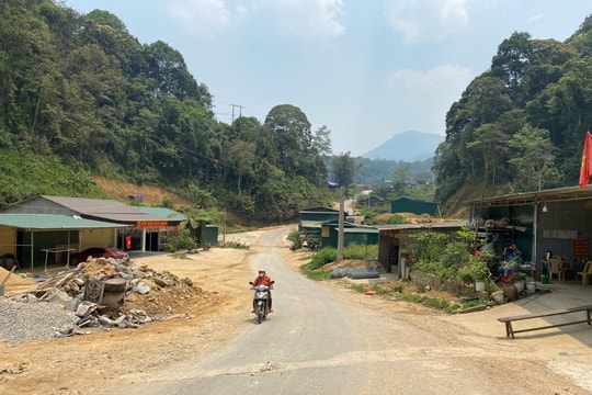 Miền Tây Nghệ An ly hương tứ xứ, nhiều bản làng chỉ còn người già và trẻ nhỏ