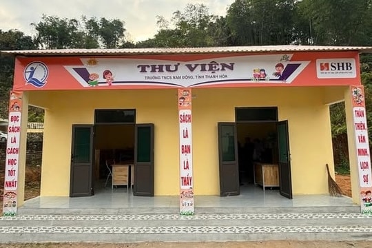 Mở cửa tri thức cho học sinh vùng khó Thanh Hóa