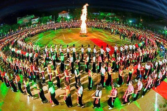 Vòng xòe Mường Lò - Bản sắc mở lối cho sinh kế vùng cao