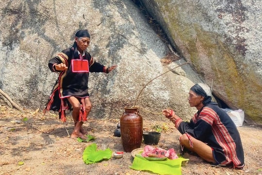 Gia Lai: Chuẩn bị tổ chức Lễ cầu mưa của Yang Pơtao Apui trên núi thần Chư Tao Yang