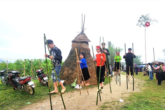 Nghĩa Đô thu hút du khách dịp nghỉ lễ bằng các hoạt động văn hóa dân tộc
