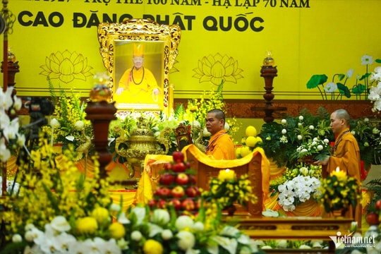Thứ trưởng Nguyễn Hải Trung viếng Trưởng lão Hòa thượng Thích Thanh Dục