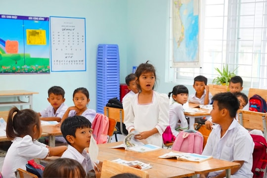 Nhiều cách để lớp trẻ người Chăm học tiếng mẹ đẻ ngay từ học đường