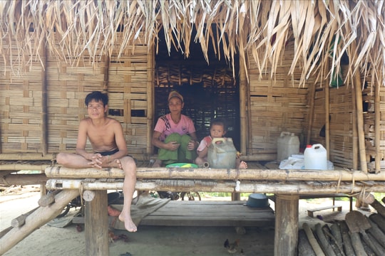 "Mắc kẹt” giữa đại ngàn Khe Nóng, người Đan Lai chật vật mưu sinh