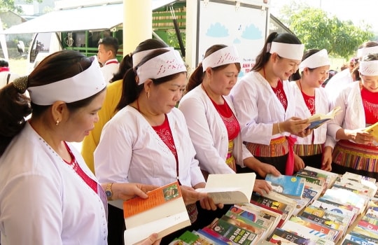 Từ mỗi trang sách đến sức mạnh niềm tin và ổn định xã hội trong vùng đồng bào dân tộc, tôn giáo