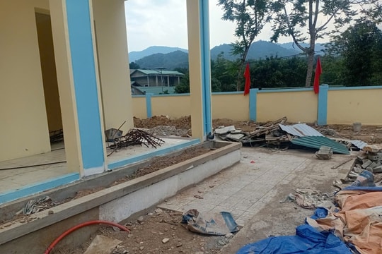 Thiếu vốn, trường vùng biên chậm tiến độ, áp lực dồn lên thầy trò