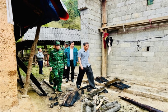 Khẩn trương hỗ trợ người dân vùng biên sau lốc xoáy