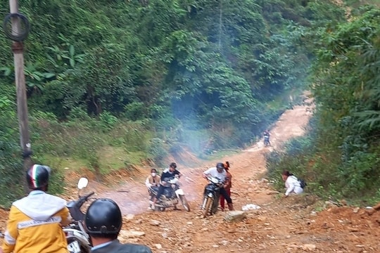 Giao thông trắc trở đang “trói chặt” cơ hội phát triển của đồng bào Đan Lai ở Pù Mát