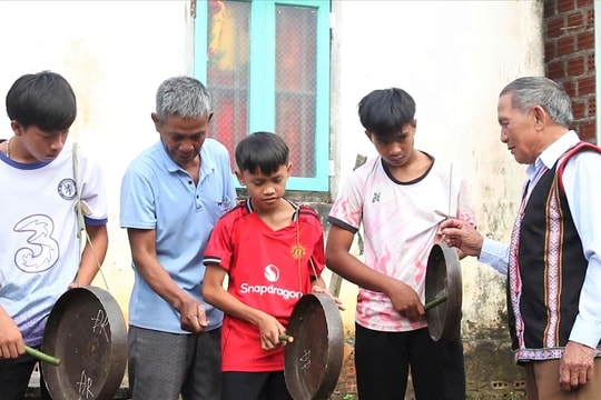 Người làm công tác dân tộc "giữ lửa" nơi non cao