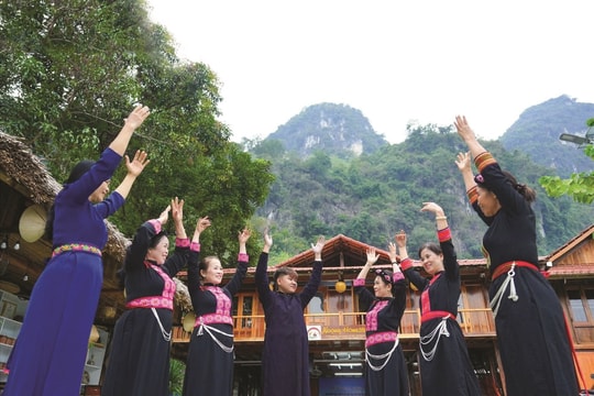 Khi văn hóa truyền thống DTTS không “đóng khung” chính mình