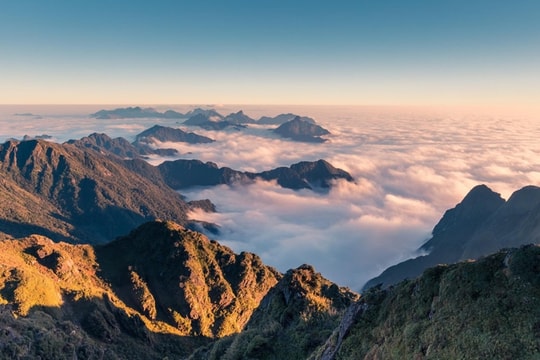 Núi non Tây Bắc - Kỳ quan tầng mây trong mắt Lonely Planet