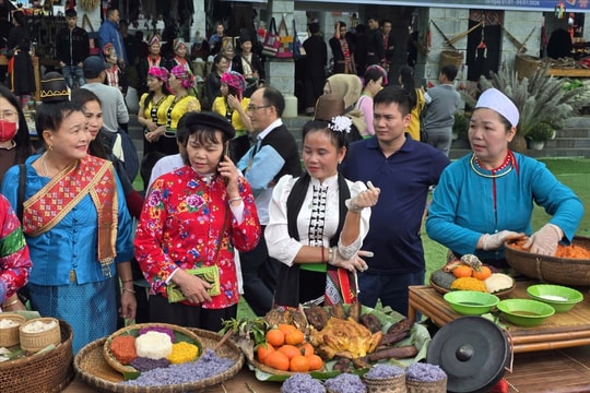Trải nghiệm phiên chợ vùng cao thu nhỏ giữa lòng Thủ Đô