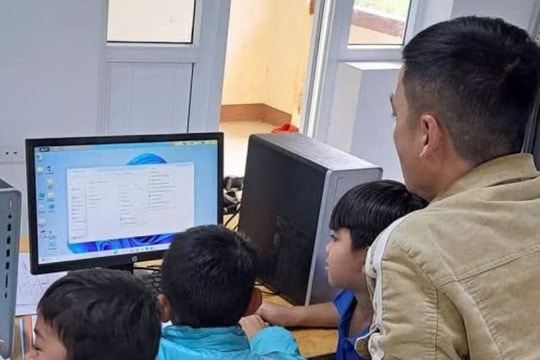 Công nghệ số mở “cánh cửa” tri thức mới cho học sinh vùng biên La Lay