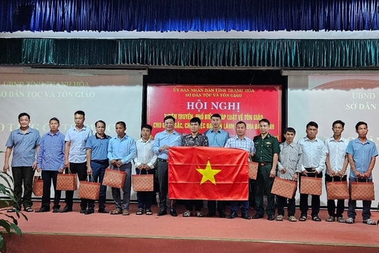 Sở Dân tộc và Tôn giáo tỉnh Thanh Hóa: Trao tặng cờ Tổ quốc cho các hội thánh cơ sở, điểm nhóm tin lành