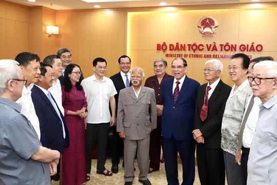 Gặp gỡ xúc động trong buổi trở về nghĩa tình