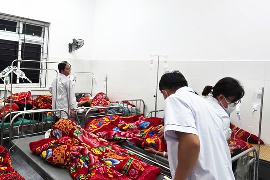 Hàng trăm học sinh ở Lai Châu có biểu hiện ngộ độc nghi ăn quả lạ