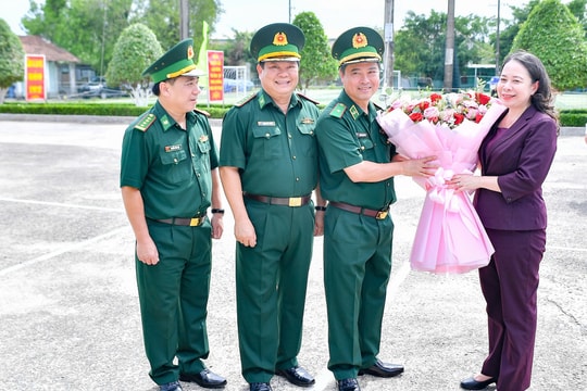 Phó Chủ tịch nước Võ Thị Ánh Xuân thăm cán bộ, chiến sĩ Biên phòng