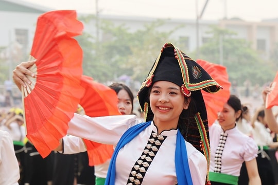 Khơi thông nguồn lực văn hóa DTTS bằng cơ chế mới: Gỡ điểm nghẽn hưởng thụ văn hóa (Bài 2)