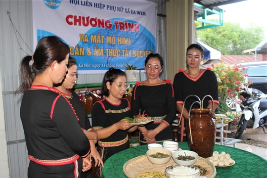 Mô hình khởi nghiệp ứng dụng công nghệ số đầu tiên của phụ nữ DTTS tại xã Ea Wer