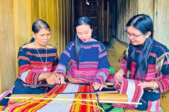Người trẻ lan tỏa văn hóa dân tộc trong xu hướng hiện đại