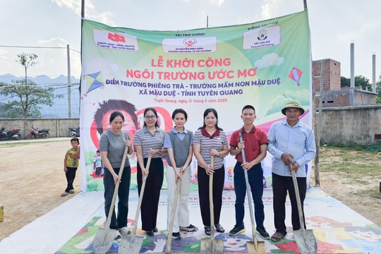 Đến Tuyên Quang lần đầu, cô gái 18 tuổi làm điều đặc biệt